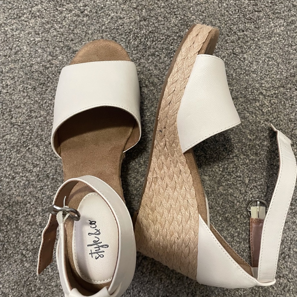 White faux leather wedges NWT